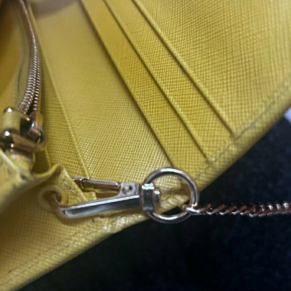 PRADA LONG WALLET ON CHAIN⛓| LEMON YELLOW | Very GOOD CONDITION - Picture 12 of 13